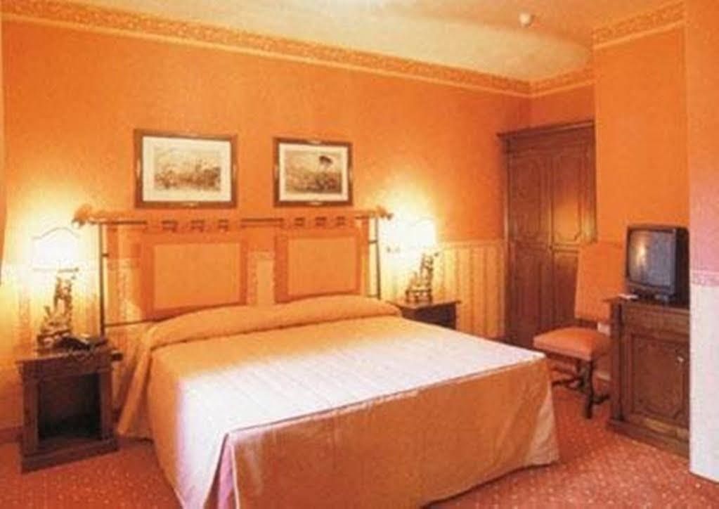 อิล กานาเล โฮเต็ล Hotel โบโลญญา ภายนอก รูปภาพ